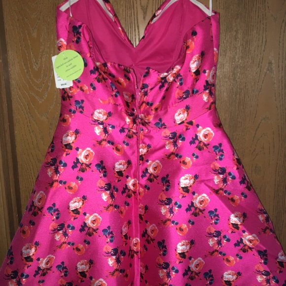 Size 11 strapless Windsor dress - Picture 2 of 6